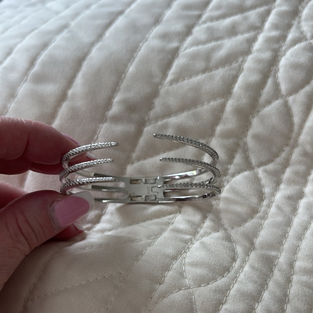 Lisa Robertson Elegant Silver Women's Bangle bracelet - Picture 8 of 8